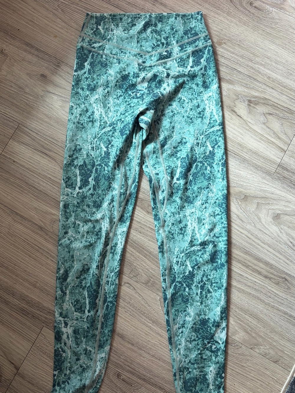 Women’s Serpent-Print Leggings in Green